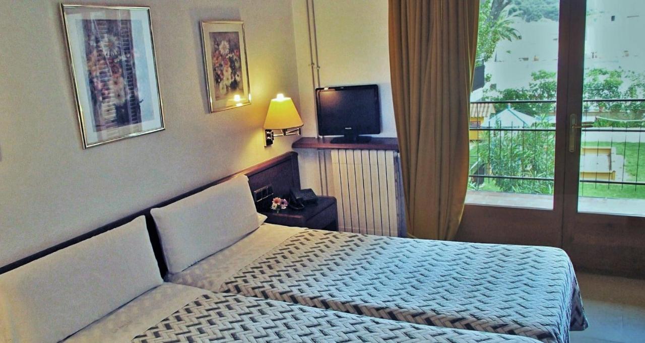 Hotel La Masia L'Estartit Bagian luar foto